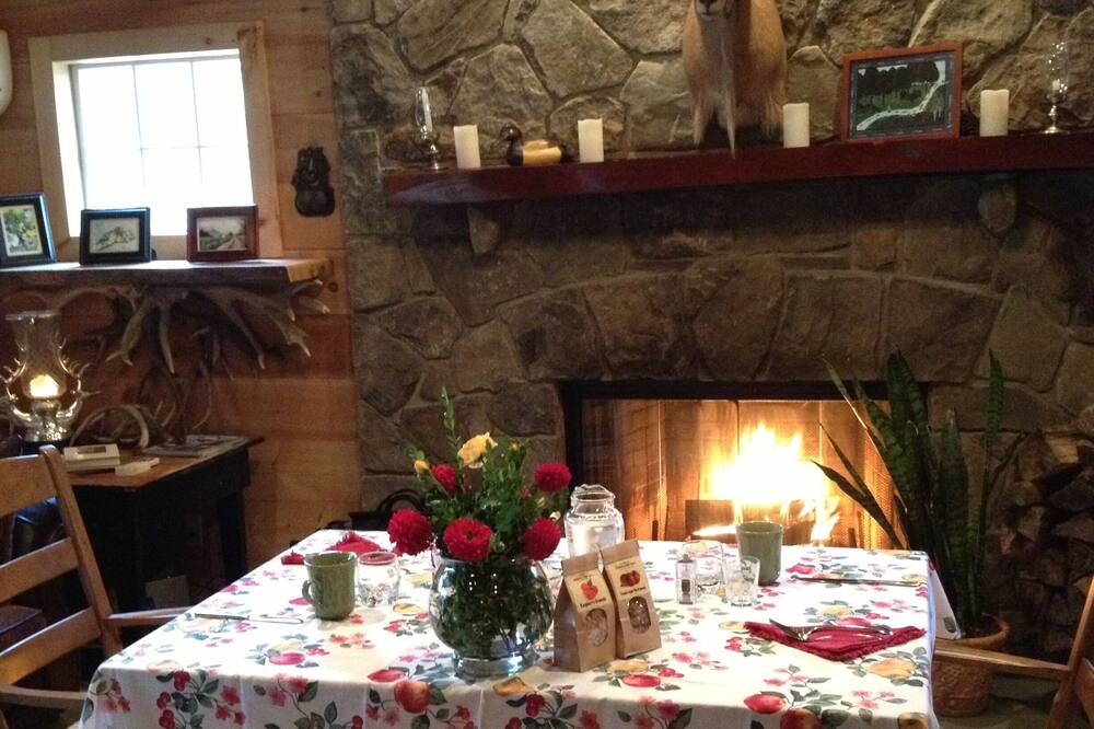 Photo of Livingroom in Town of Marlborough