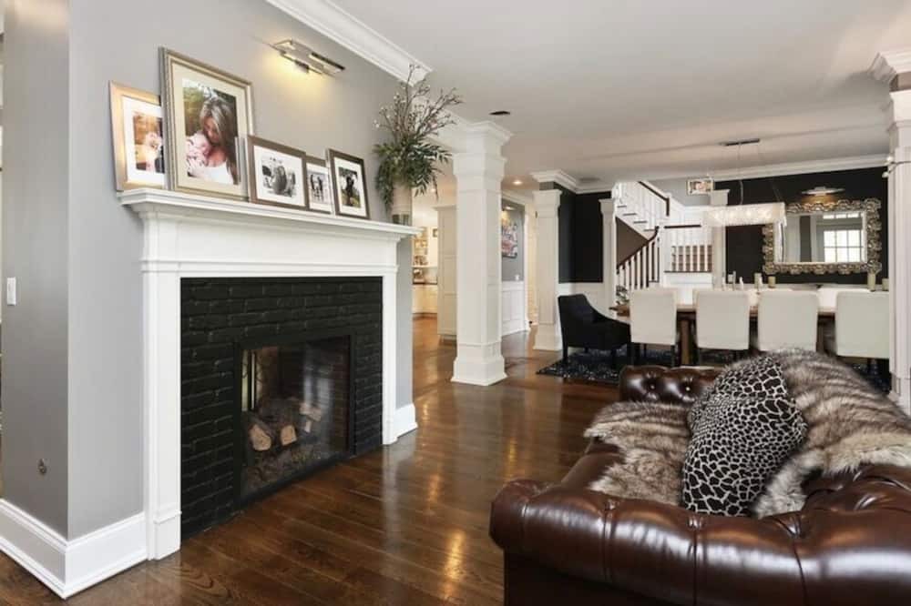Photo of Livingroom in Putnam Valley