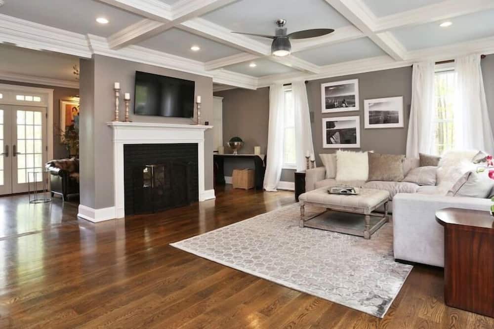Photo of Livingroom in Putnam Valley