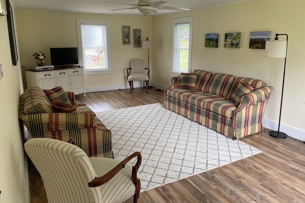 Photo of Livingroom in Jacksonville