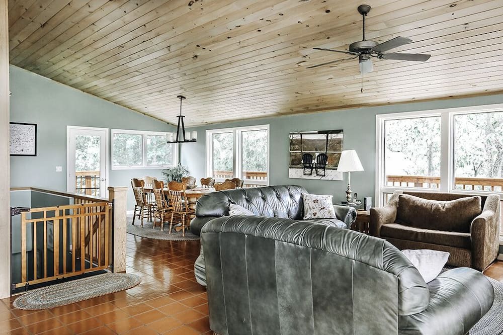 Photo of Livingroom in Fayetteville