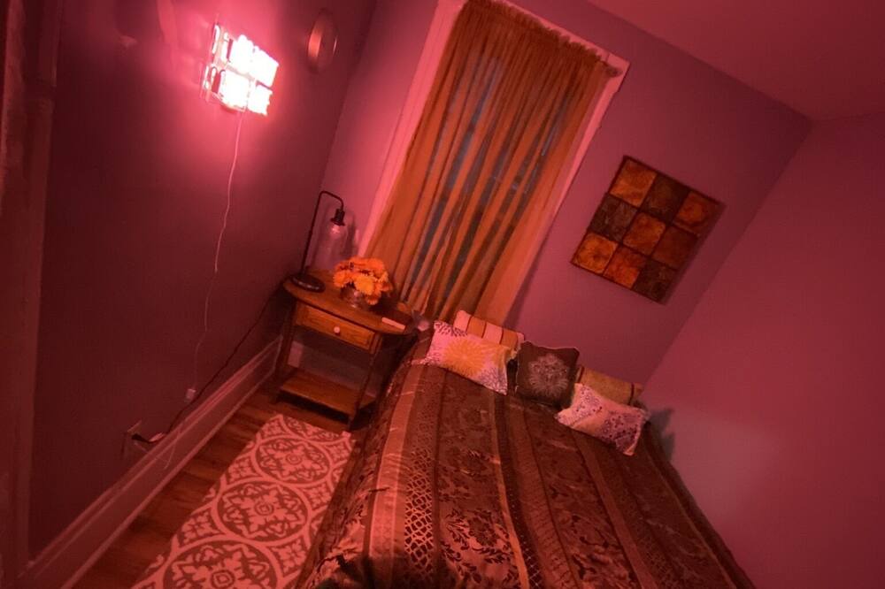 Photo of Bedroom in Stockade Historic District