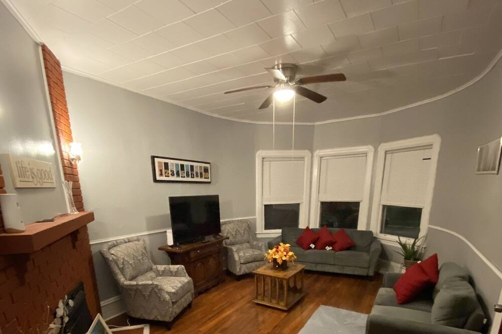 Photo of Livingroom in Stockade Historic District