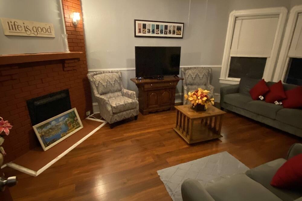 Photo of Livingroom in Stockade Historic District