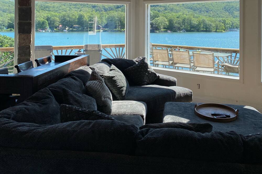 Photo of Livingroom in North Lake George