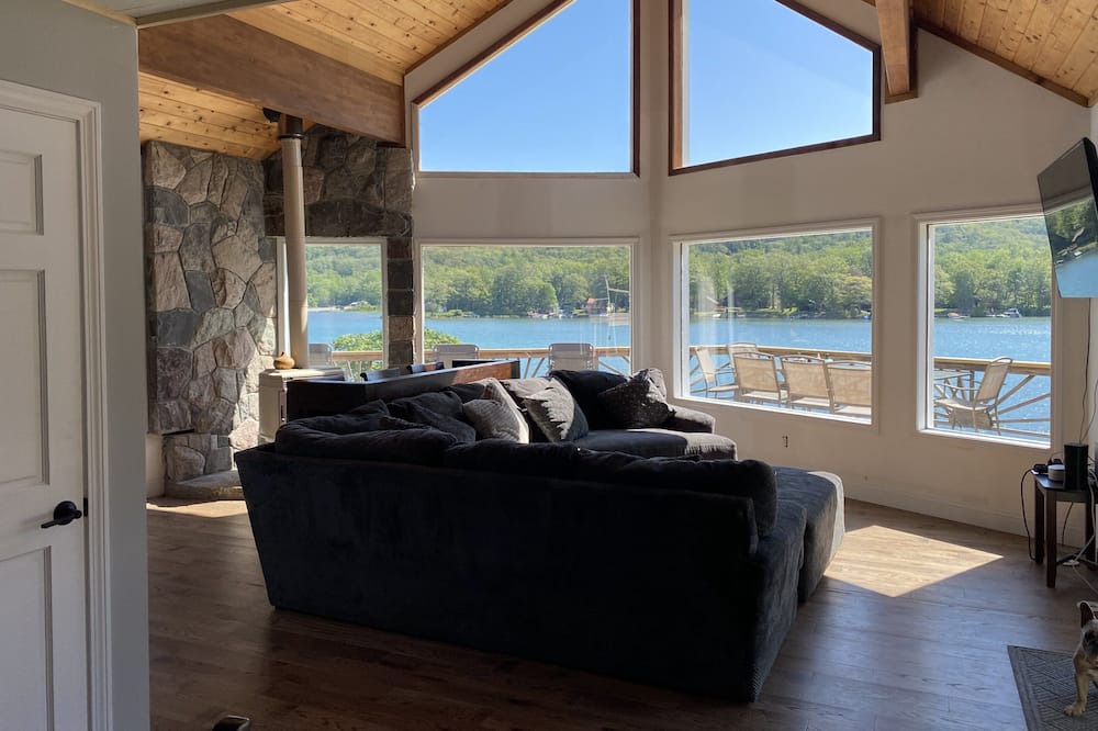 Photo of Livingroom in North Lake George