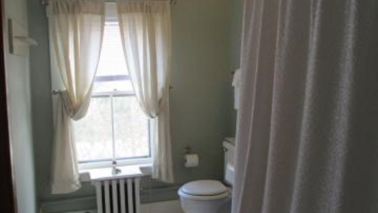 Photo of Bathroom in North Sutton