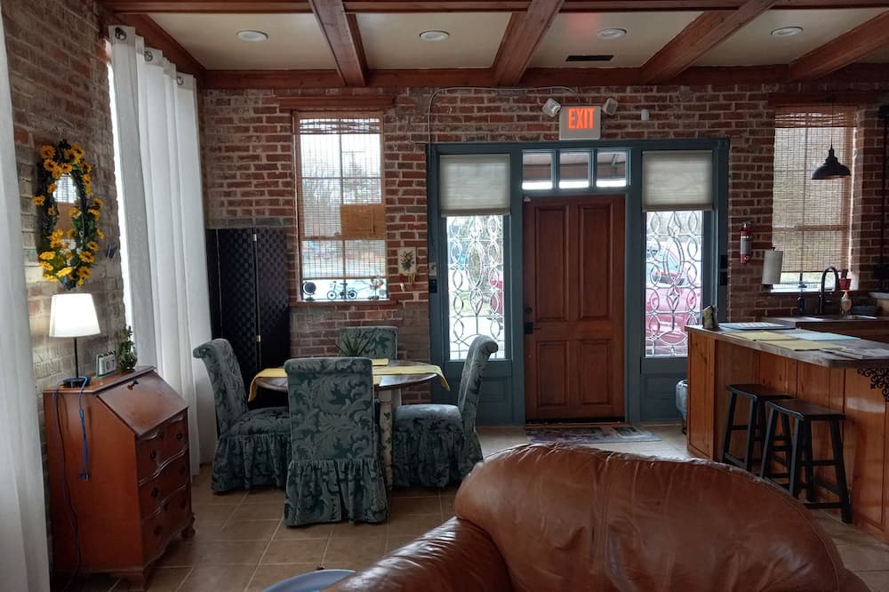 Photo of Livingroom in Mount Airy
