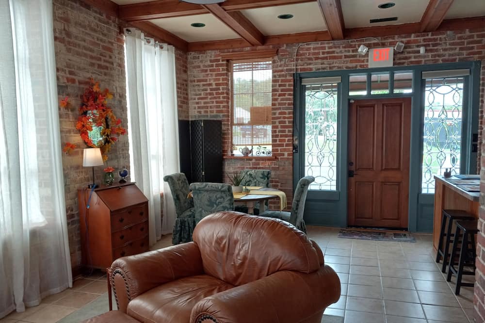 Photo of Livingroom in Mount Airy