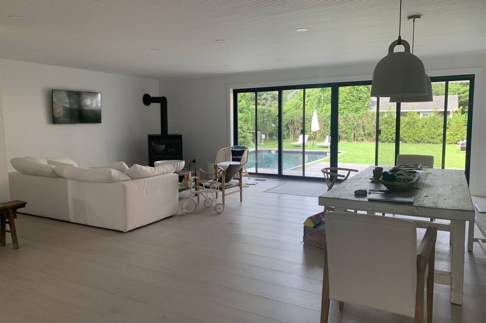 Photo of Livingroom in Bellport