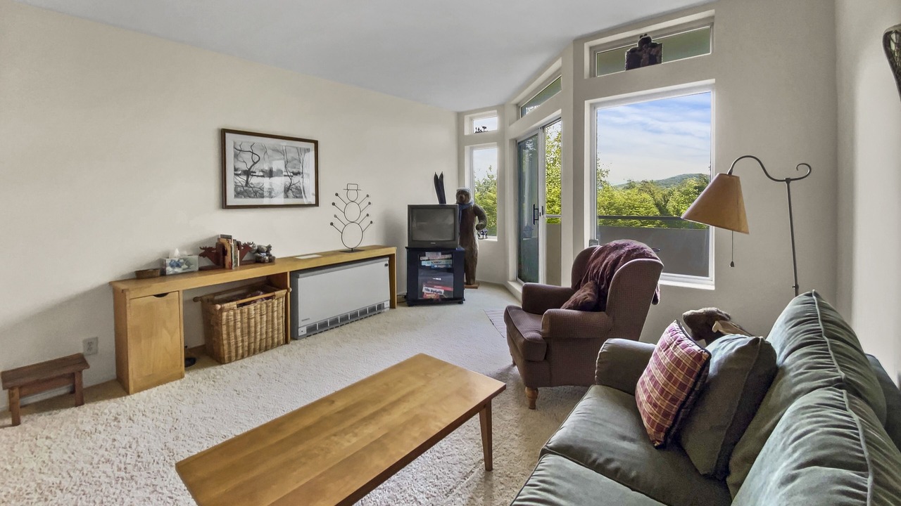 Photo of Livingroom in Warren
