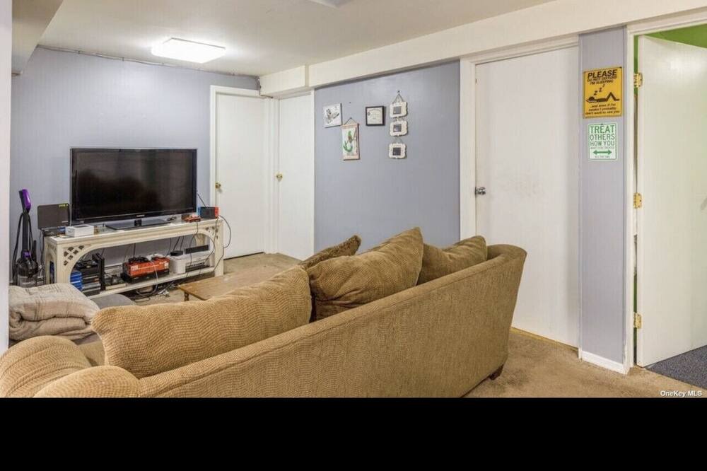 Photo of Livingroom in Riverhead
