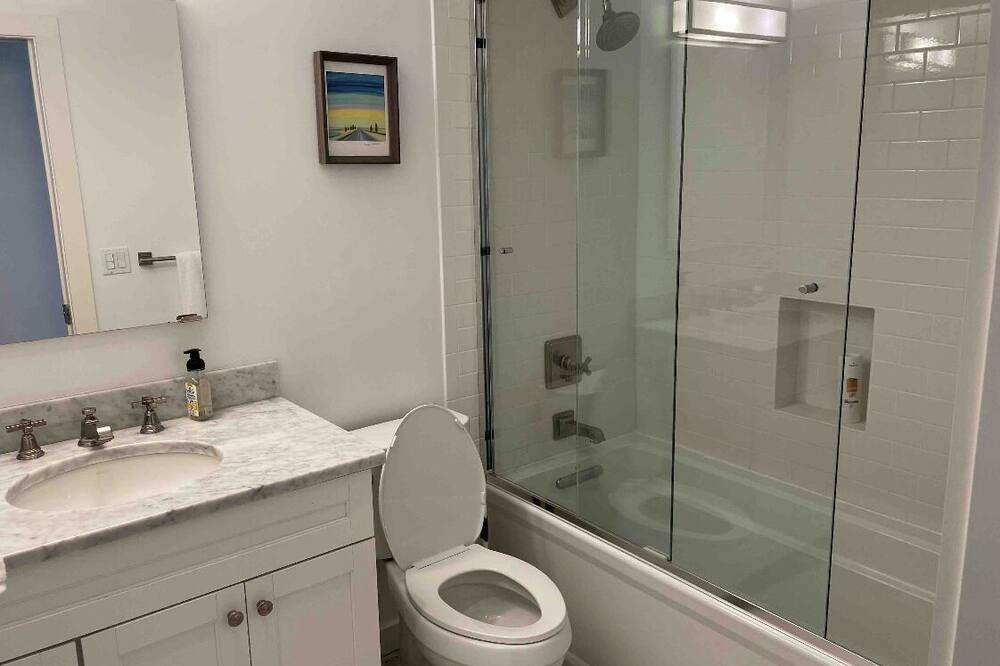 Photo of Bathroom in Culloden Shores