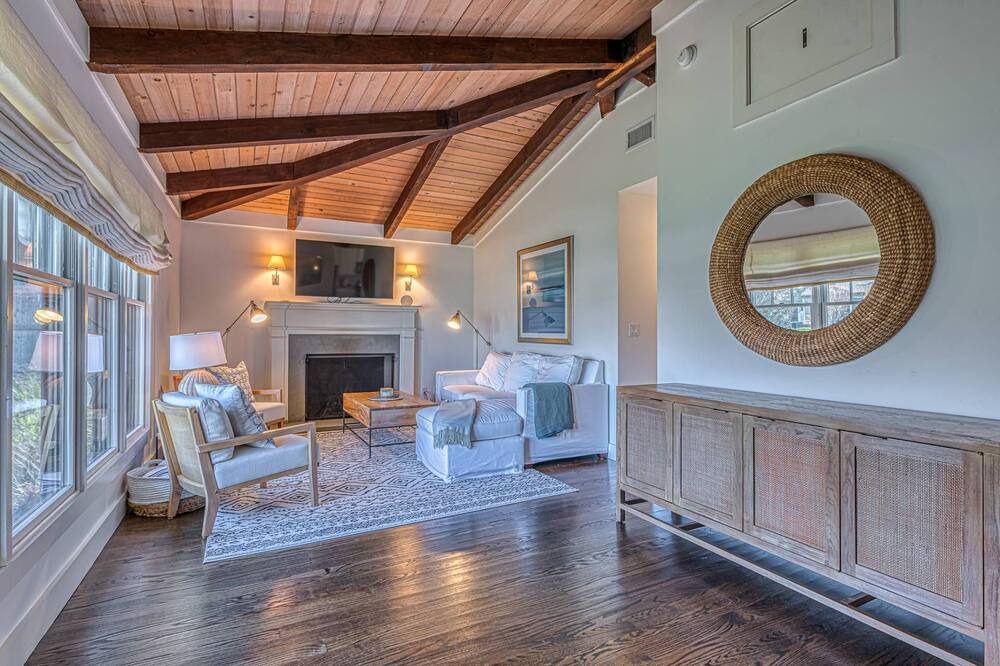 Photo of Livingroom in Culloden Shores