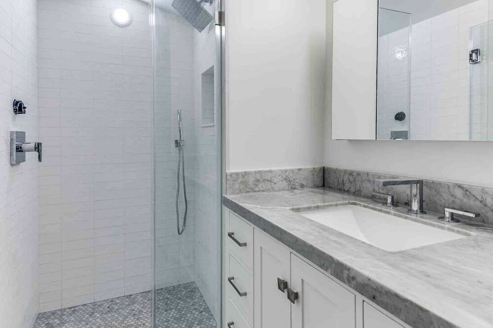 Photo of Bathroom in Culloden Shores