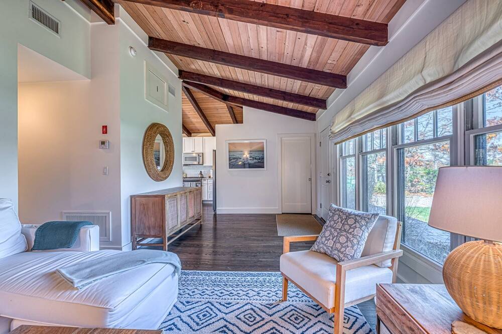 Photo of Livingroom in Culloden Shores