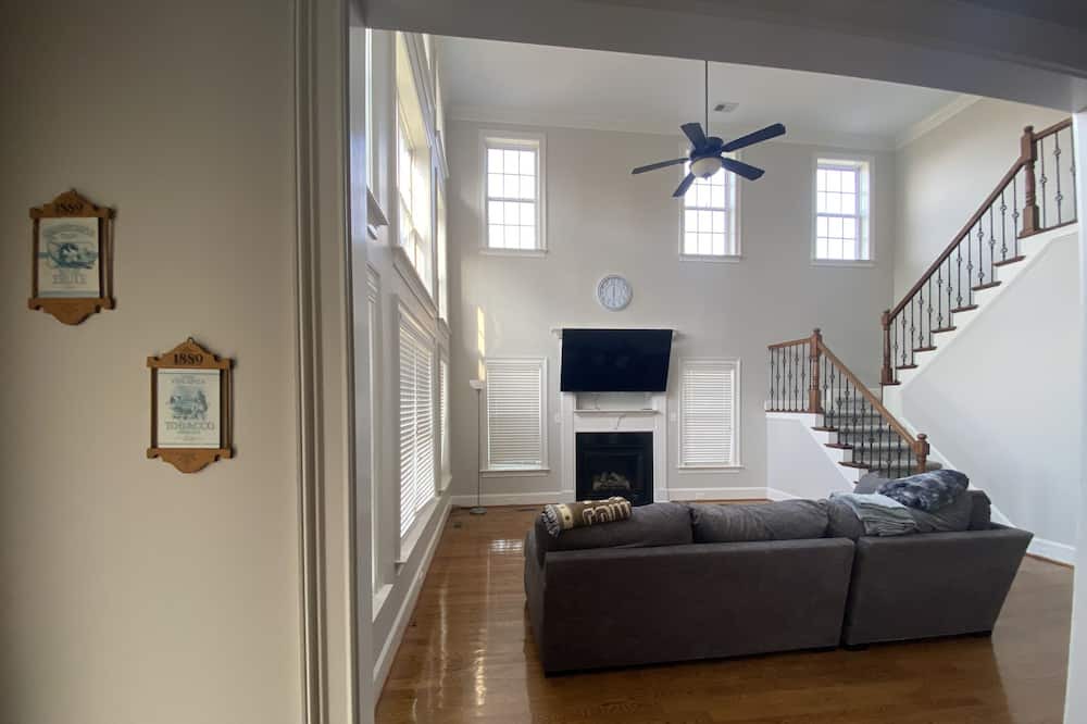 Photo of Livingroom in Cape Fear