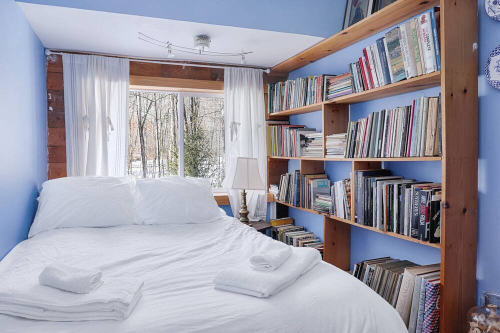 Photo of Bedroom in Lanesville