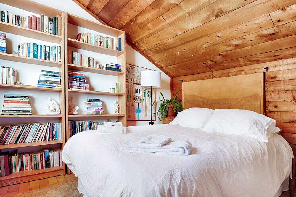 Photo of Bedroom in Lanesville
