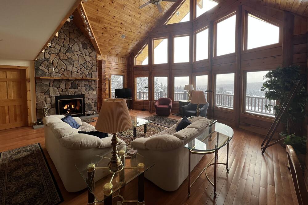 Photo of Livingroom in Colebrook