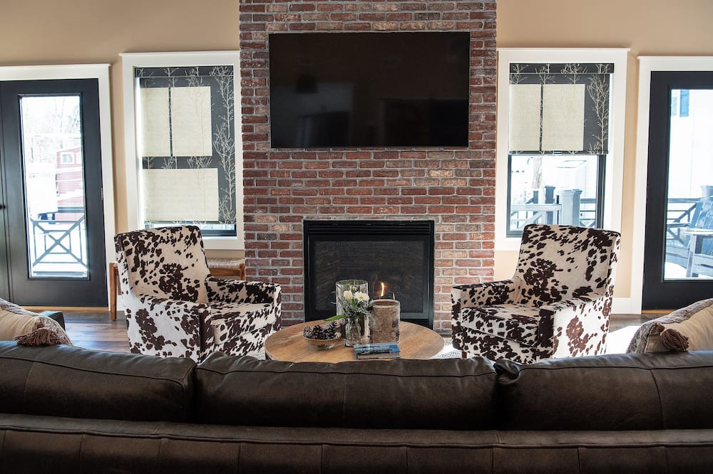Photo of Livingroom in Bolton Landing