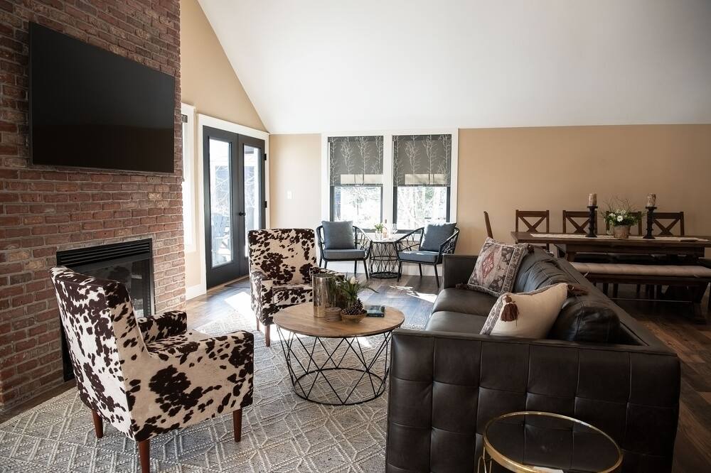 Photo of Livingroom in Bolton Landing