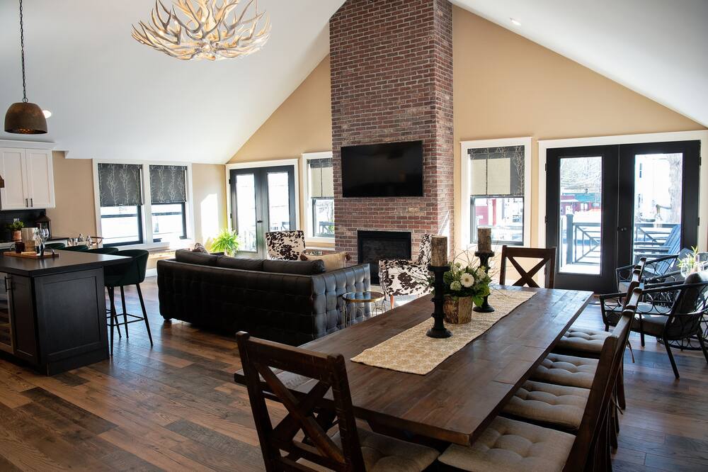 Photo of Livingroom in Bolton Landing