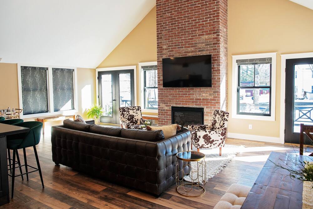 Photo of Livingroom in Bolton Landing