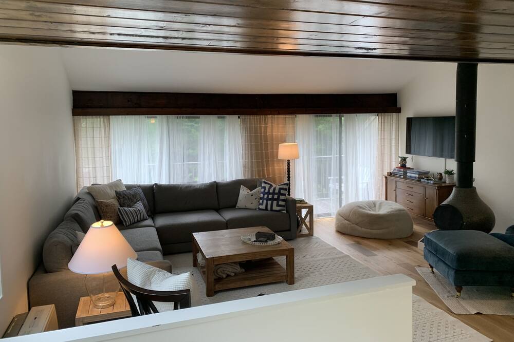 Photo of Livingroom in Warren