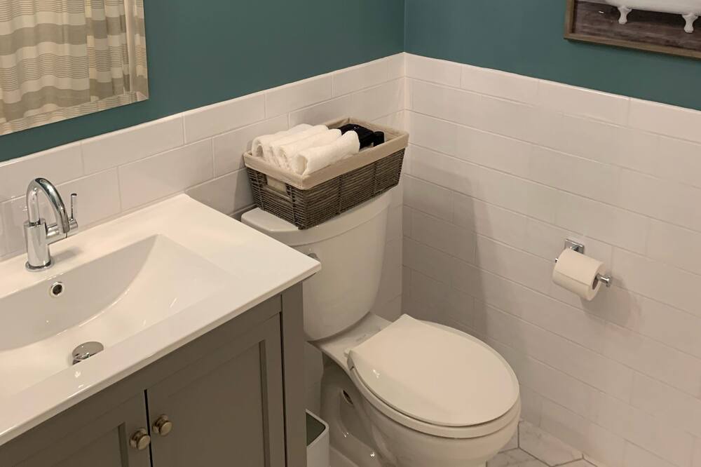 Photo of Bathroom in Warren