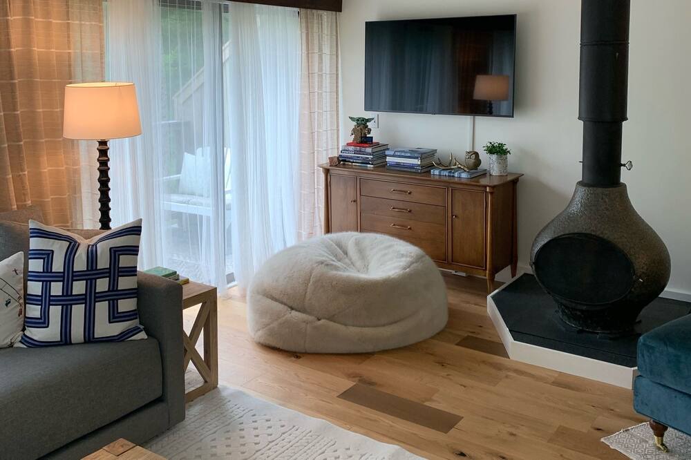 Photo of Livingroom in Warren