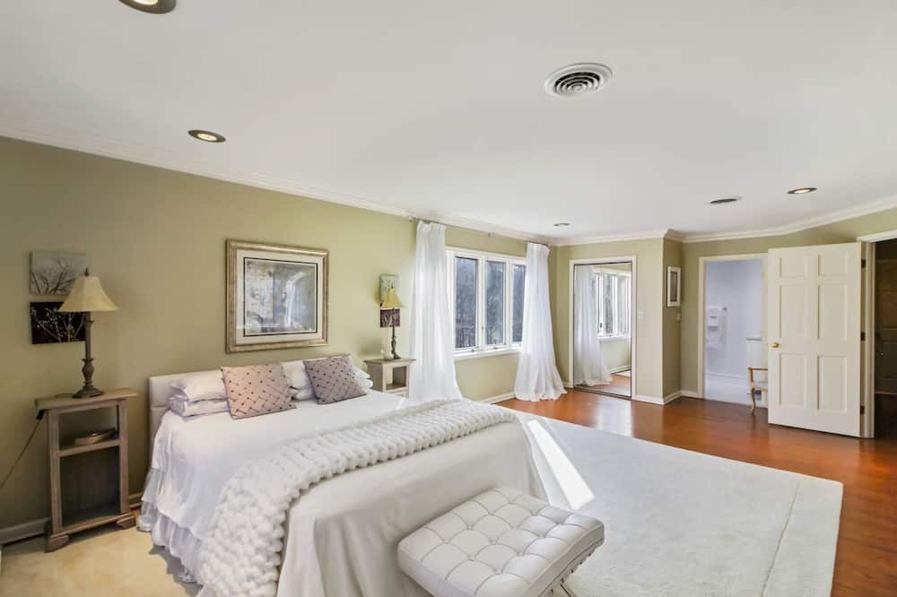 Photo of Bedroom in Long Green