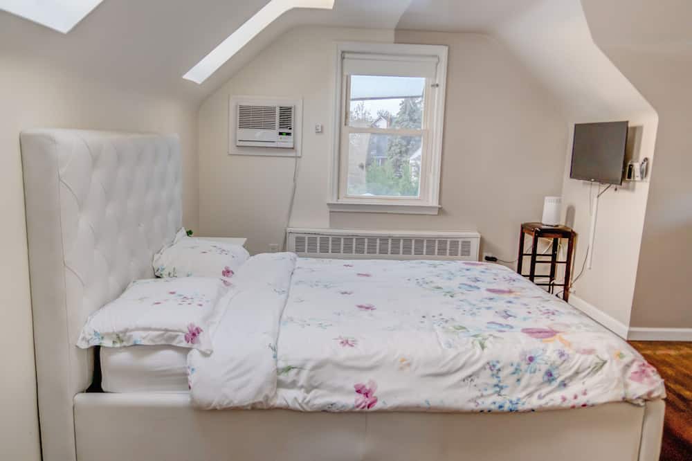 Photo of Bedroom in Elmont