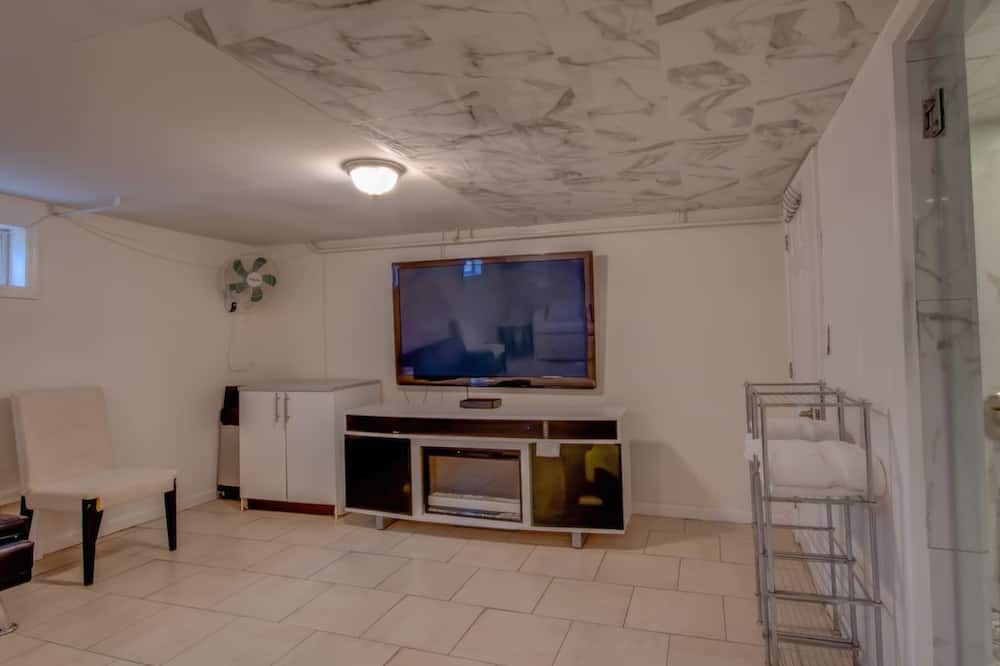 Photo of Livingroom in Elmont