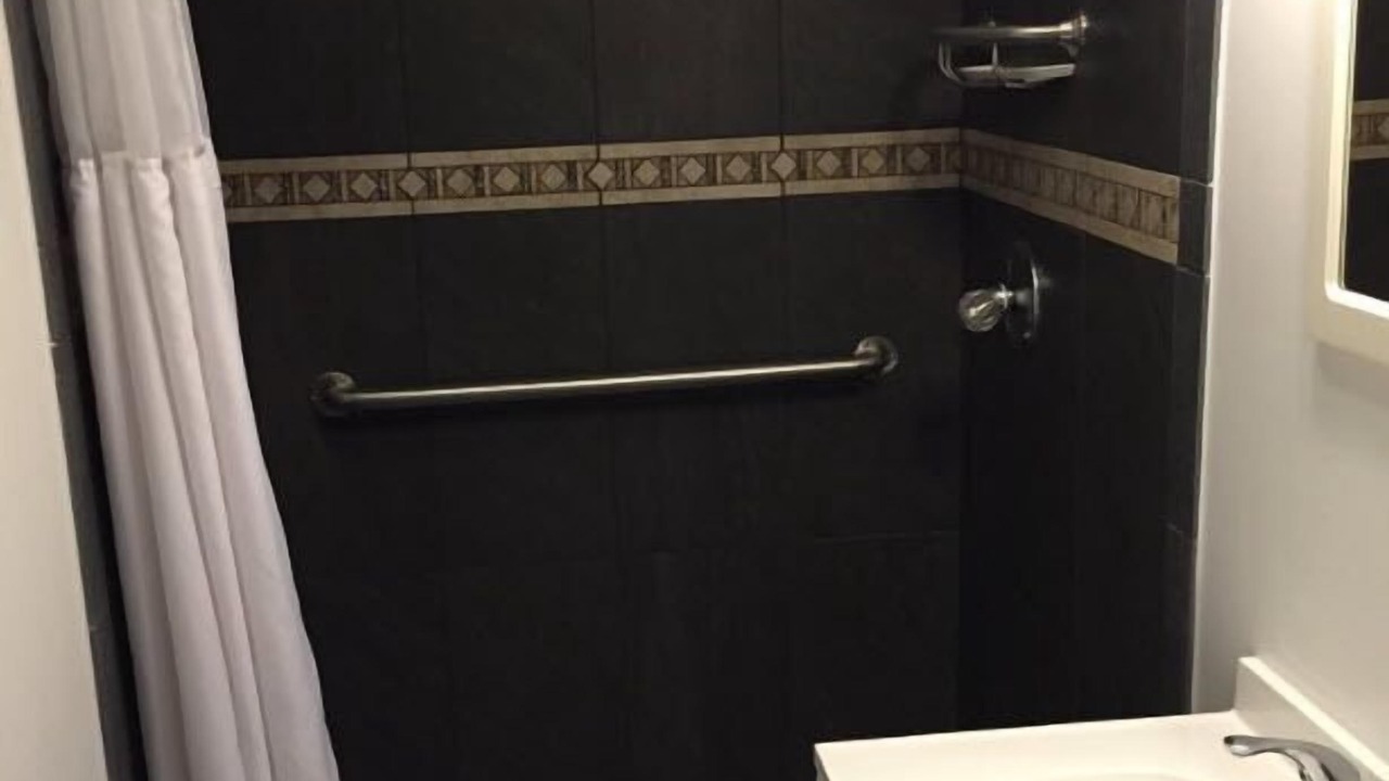 Photo of Bathroom in Glen Dale