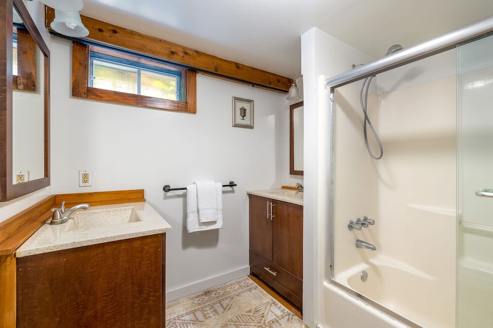 Photo of Bathroom in Town of Clermont