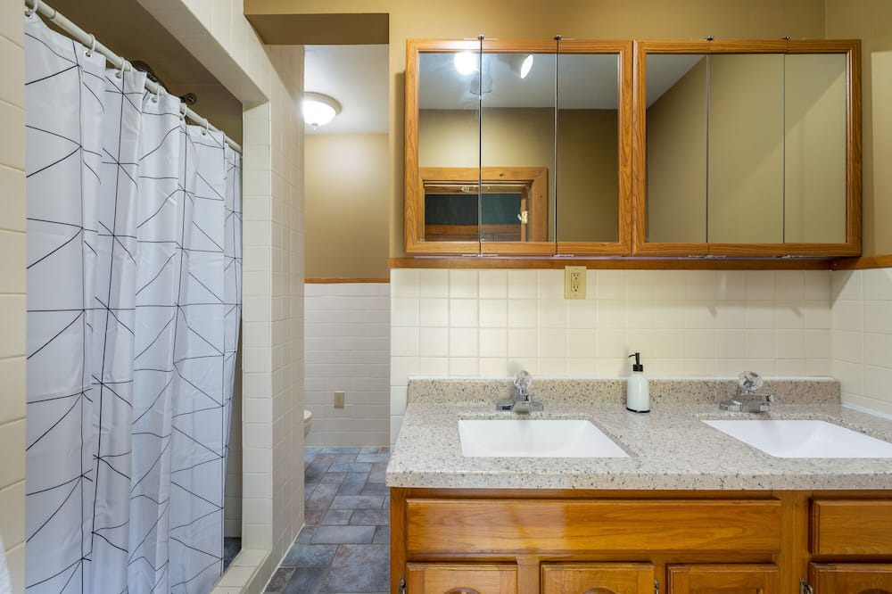 Photo of Bathroom in Town of Clermont