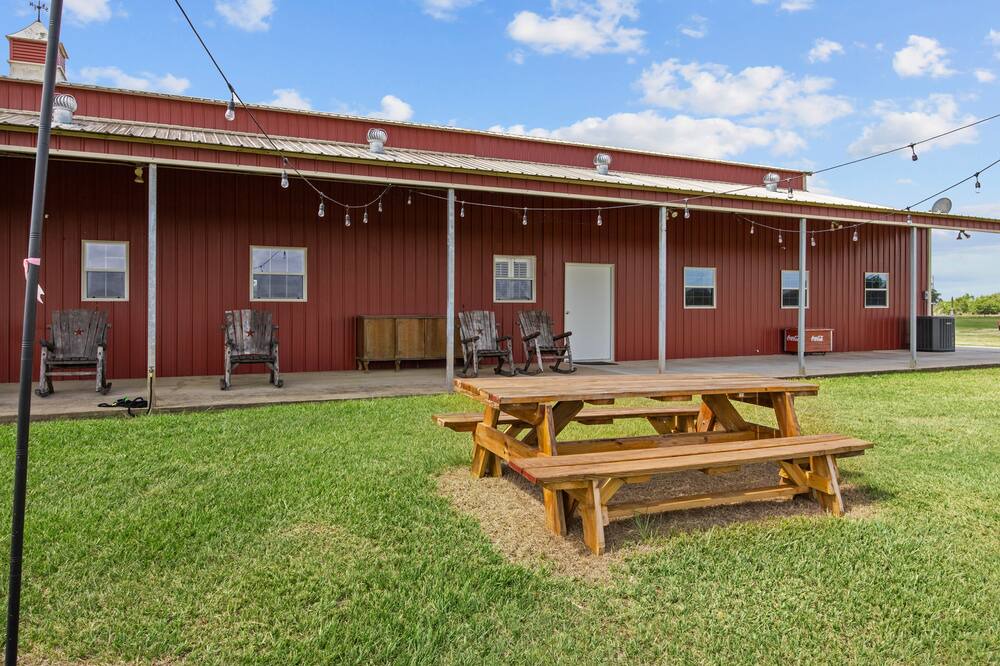Photo of Outdoor in Damon