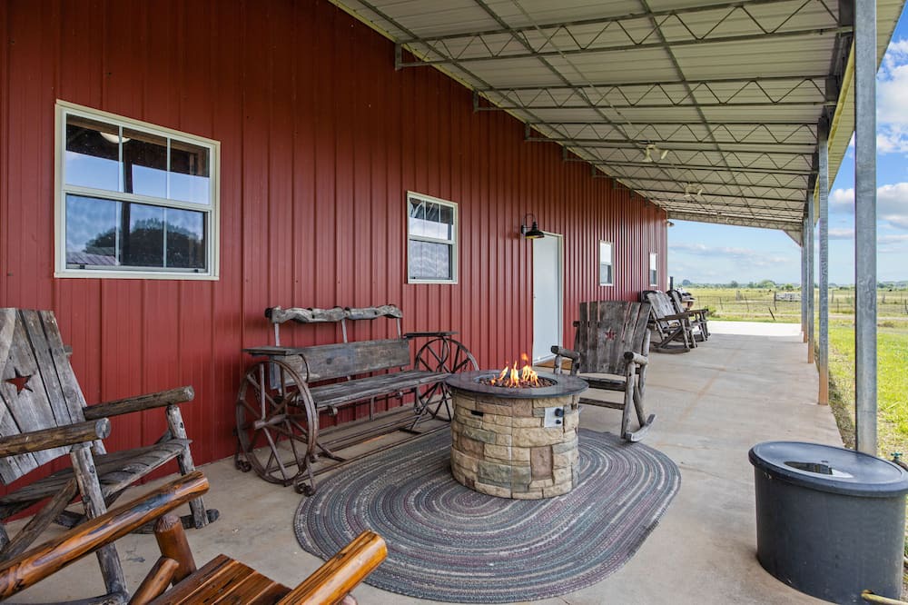 Photo of Patio Balcony in Damon