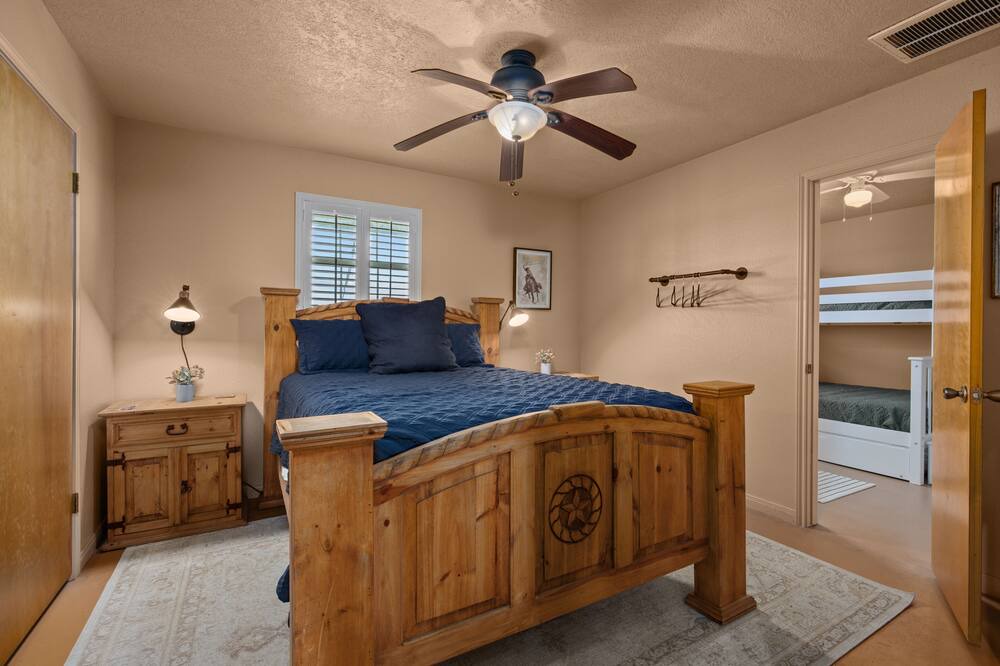 Photo of Bedroom in Damon