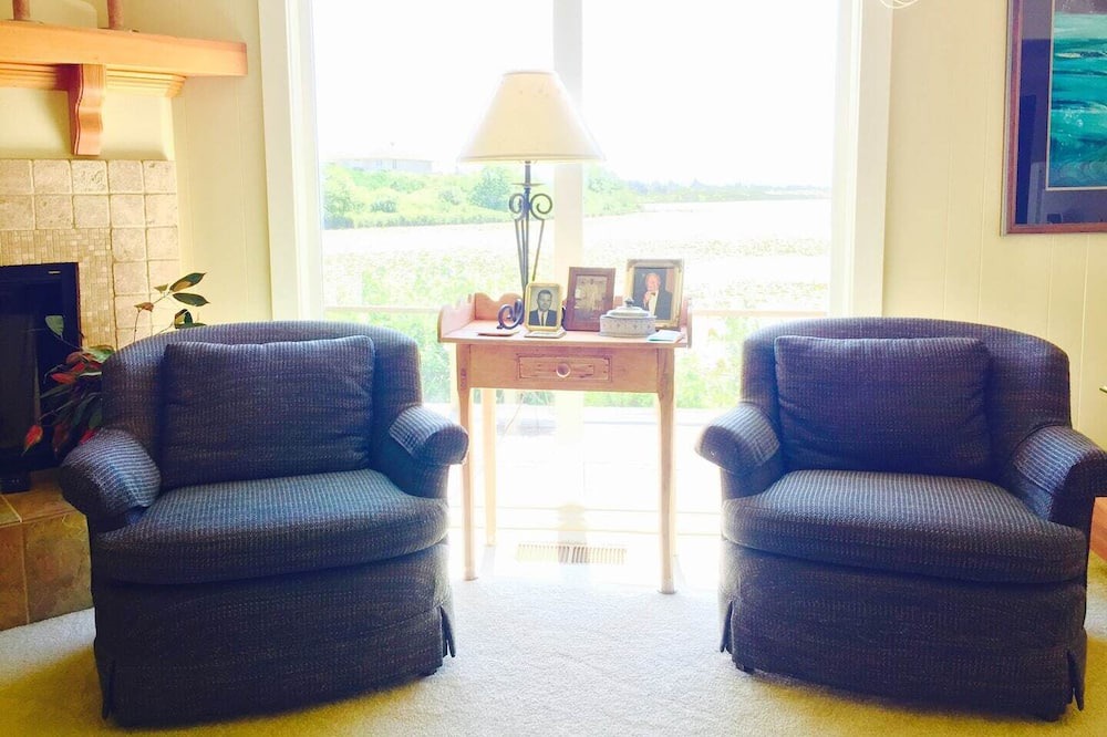 Photo of Livingroom in Warrenton
