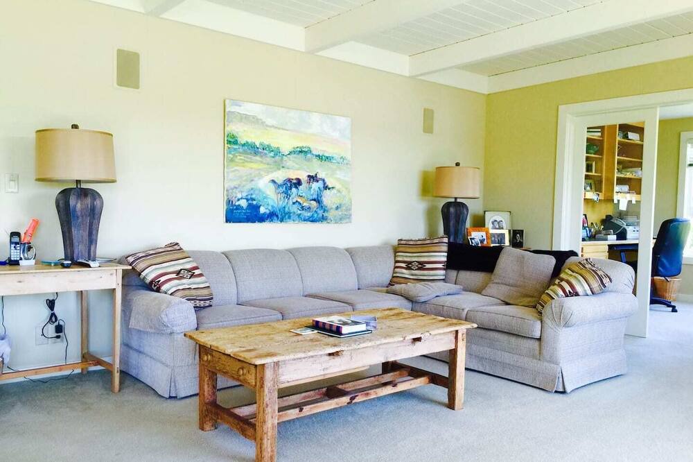 Photo of Livingroom in Warrenton