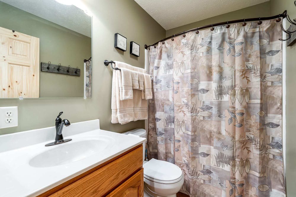 Photo of Bathroom in Alpine Lake