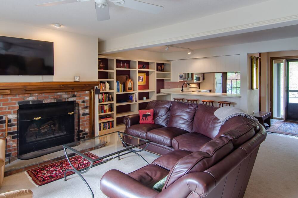 Photo of Livingroom in West Hartford
