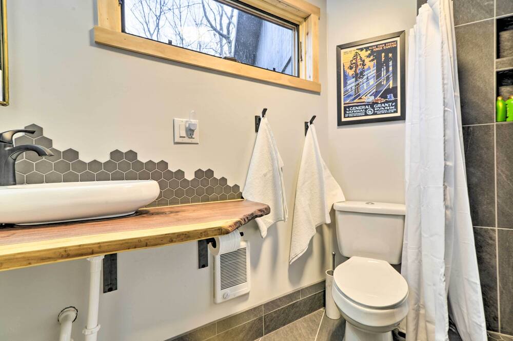 Photo of Bathroom in Alpine Lake