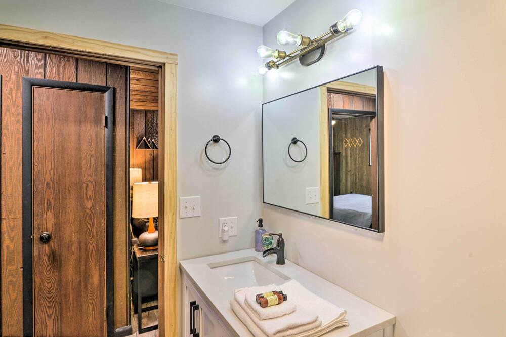 Photo of Bathroom in Alpine Lake