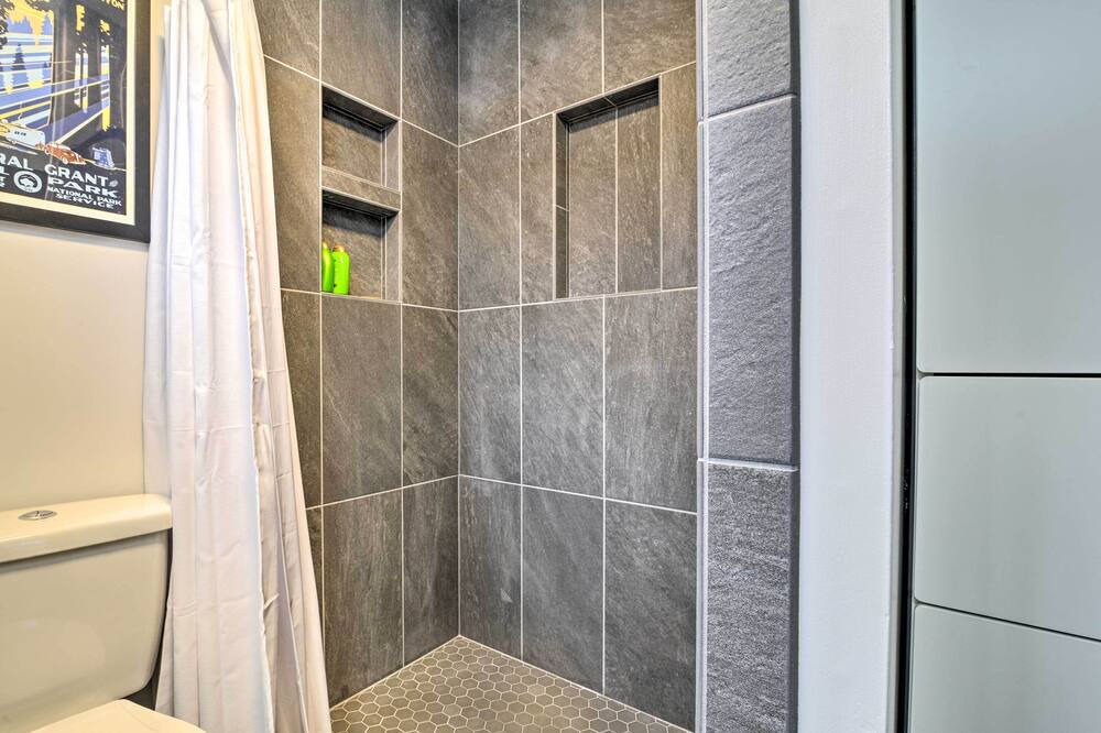 Photo of Bathroom in Alpine Lake