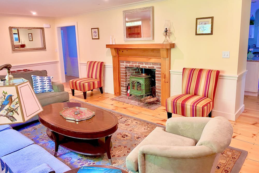 Photo of Livingroom in Rye Beach