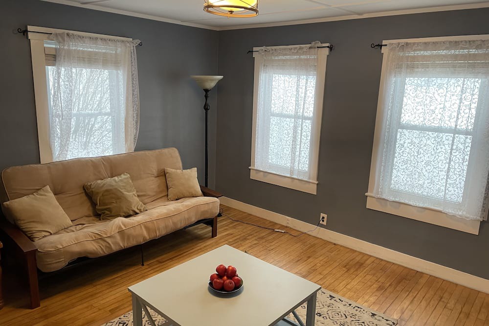 Photo of Livingroom in Sunapee