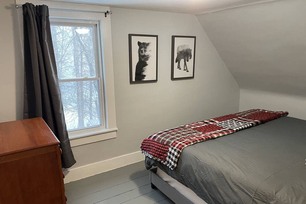 Photo of Bedroom in Sunapee
